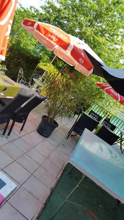 Hotel Les Sirenes Lepin-le-Lac Esterno foto